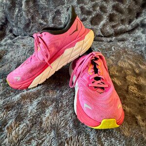 Women’s Pink HOKA Running Shoes - Great Condition!